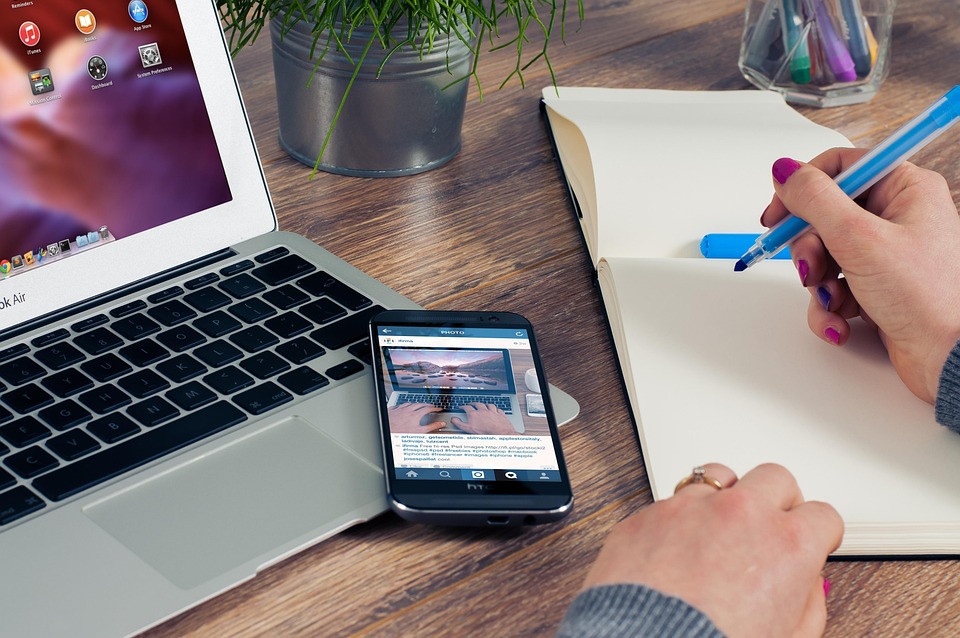 Writing Smarter, Not Harder: How AI Writing Assistants Can Improve Your Work