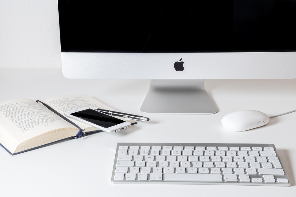 Breaking Down the Benefits of Using AI Blog Generators in Your Content Strategy